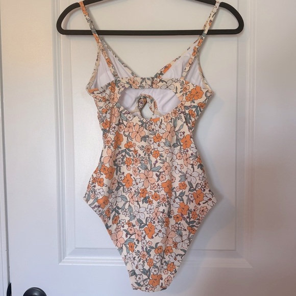 NWT Cupshe Ditsy Wrapped Cutout Floral Print One Piece Small Swimsuit - Picture 5 of 10
